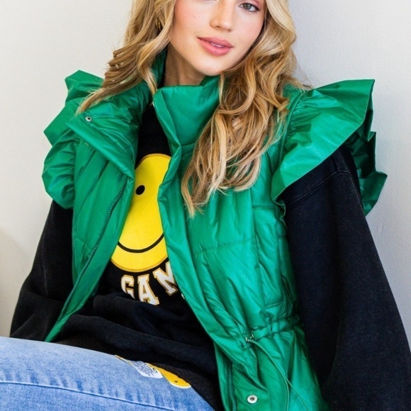 Ms. Diva Plus Black Puffer Vest w/Ruffled Sleeves - Picture 4 of 6